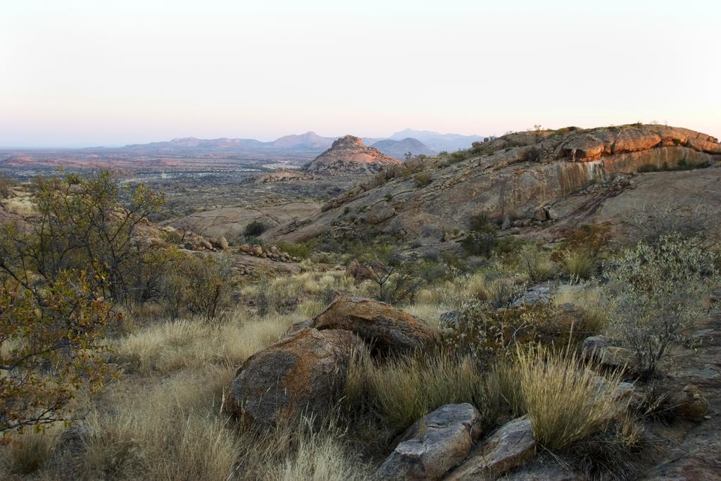 Erongo Wilderness Lodge โอมารูรู ภายนอก รูปภาพ